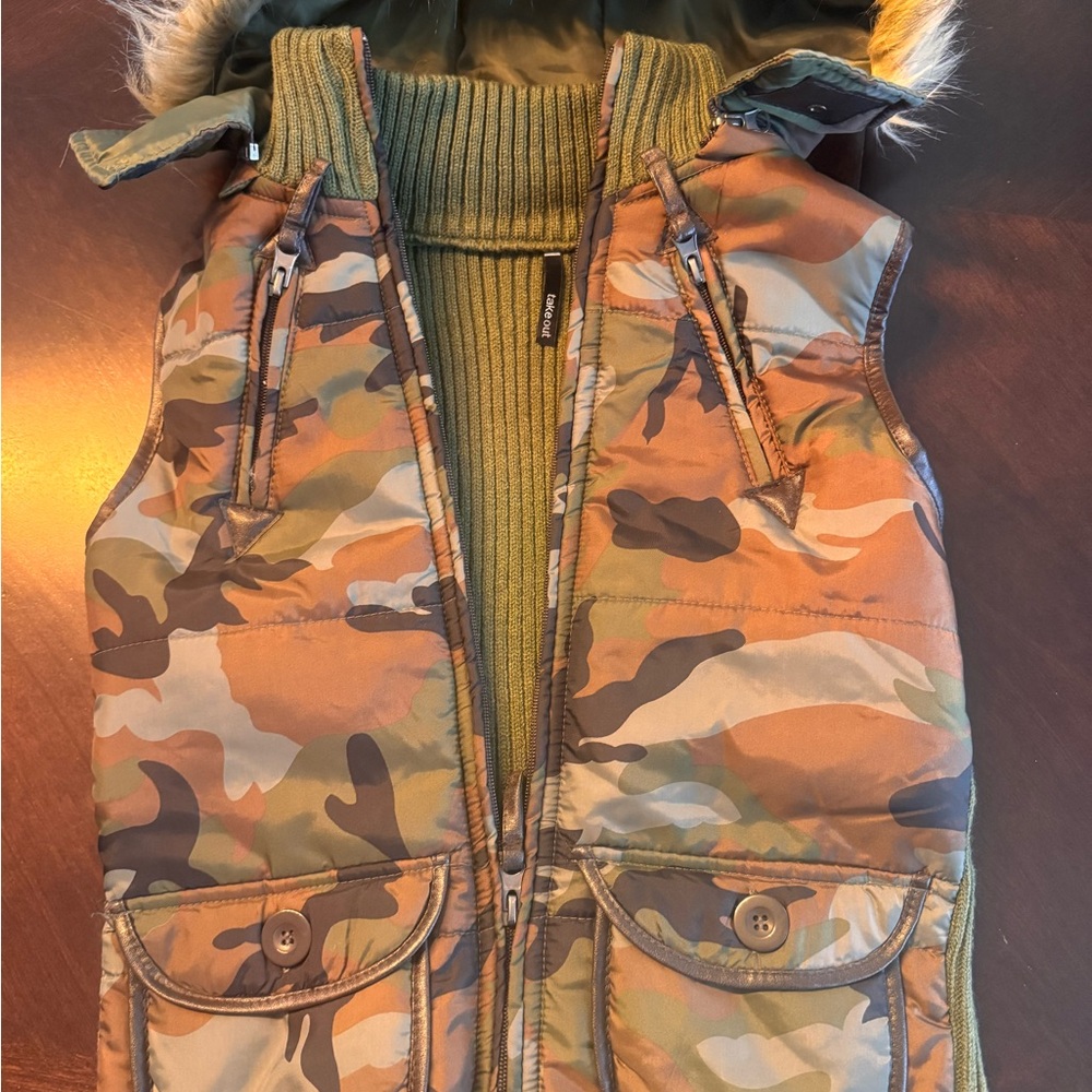 Take Out Camouflage Vest with Faux Fur Trim